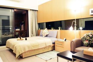 Spacious Double-bed Room with Kitchenette